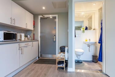 1 bed flat, Heavitree Road, St Sidwells, Exeter, EX12FR - Image 4